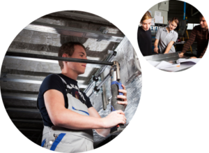 Bildmontage Junger Mann mit Presswerkzeug und Planungssituation Bildmontage Junger Mann mit Presswerkzeug und Planungssituation